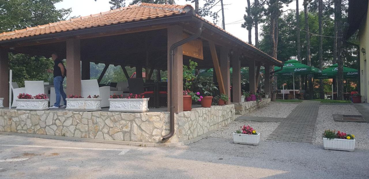 Restoran&Motel And Apartmants Lovacka Prica Tesanj Exterior photo